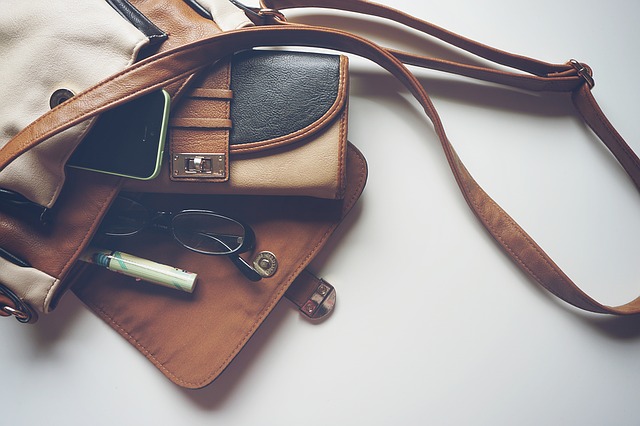 handbag-1478814_640